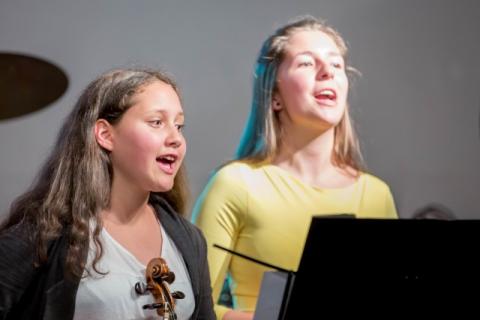 Balassi: Széllel tündökleni - közös improvizáció (Yanka és Dorina)